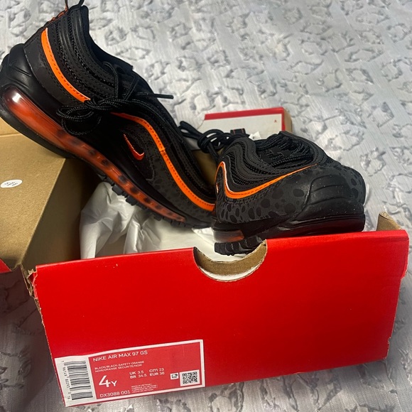 Nike Air Max 97
Big Kids' Shoes size 4.  Brand new. With the Box - Picture 2 of 5